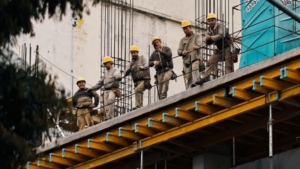 Reforma laboral: cómo modifica derechos de empleados, situación de contratados y las indemnizaciones según el IERAL