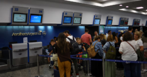 Aerolíneas Argentinas cancela 255 vuelos por paro general de la CGT; 31.000 usuarios afectados y 3 millones de dólares