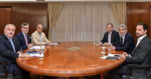 Caputo y la cúpula de la UIA discutieron reforma laboral, inocencia fiscal y reducción de la carga impositiva