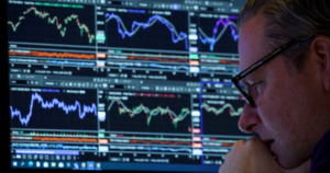 Jornada financiera: dólar mayorista baja a $1.400; compras del BCRA apuntalan bonos y S&P Merval cae