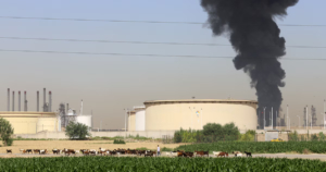 Exportaciones de crudo de Irán caen a mínimo en dos años y profundizan tensiones geopolíticas