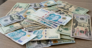 La duda de los ahorristas: comprar dólares baratos o apostar a tasas altas en pesos