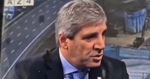 Estafa a ahorristas con IA: usaron la imagen de Caputo y de economistas para engañar inversores