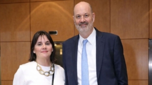 Diputados exigen explicaciones por contrato a asociación de la esposa de Sturzenegger por más de $140 millones