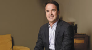 Su padre tenía una concesionaria de autos importados que cerró; un consejo cambió todo y creó dos reconocidas marcas